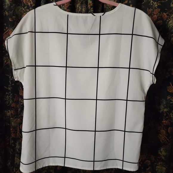 Emery Rose White & Black Grid Pattern Women's Top, Size Small, Notched Neckline - Picture 3 of 5